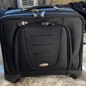 Samsonite Spinner Mobile Office in Wheeled Laptop Briefcase in telescoping hand
